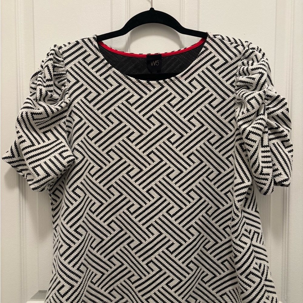 Black and White Patterned Women's Top
